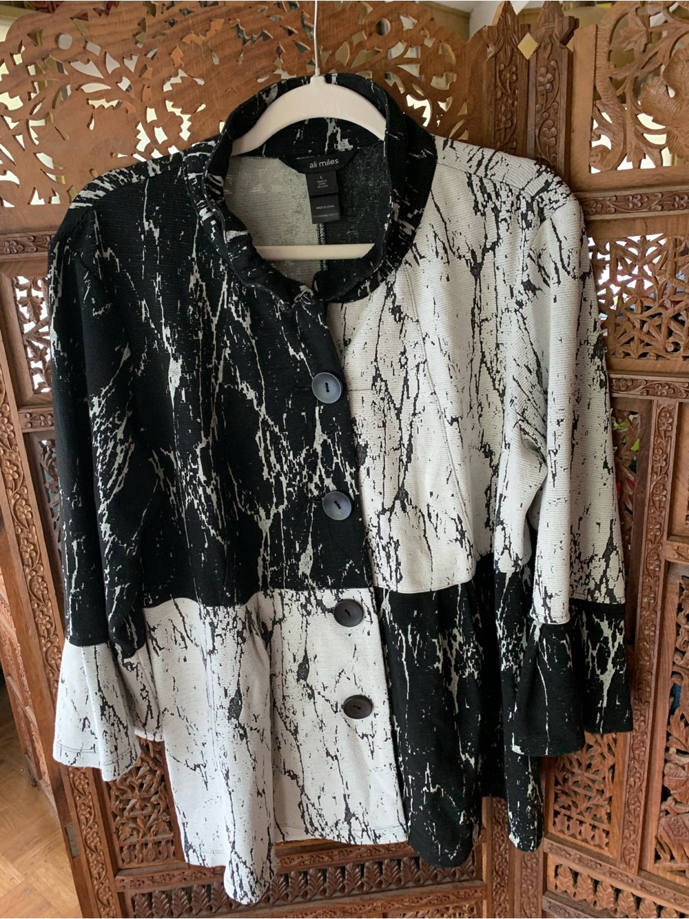 Ali Miles Black and White Marble-Effect Button Jacket